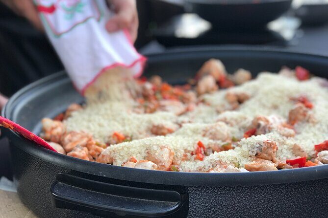 Sevilla: Panoramic Highlights Rooftop Tour & Paella Cooking Class - An Unforgettable Seville Experience with Food and Views