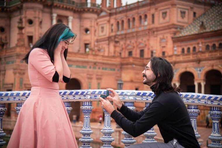 sevilla-surprise-proposal-photoshoot-with-a-photographer