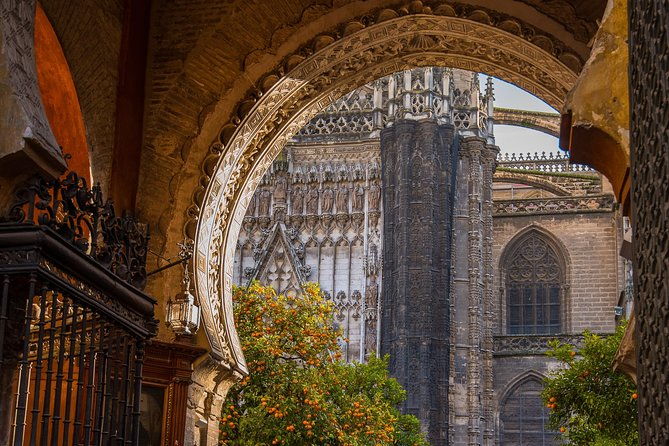 seville-alcazar-cathedral-and-giralda-skip-the-line-guided-tour