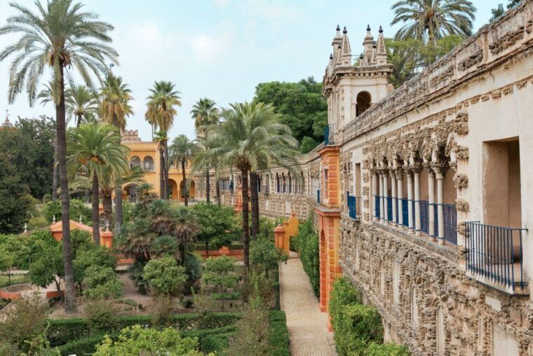seville-alcazar-cathedral-and-giralda-tour-with-tickets
