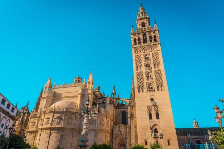seville-alcazar-cathedral-and-giralda-tour-with-tickets