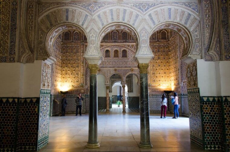 seville-alcazar-cathedral-and-giralda-tour-with-tickets