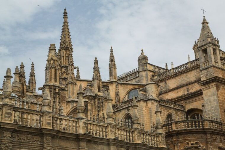 seville-alcazar-cathedral-and-giralda-tour-with-tickets