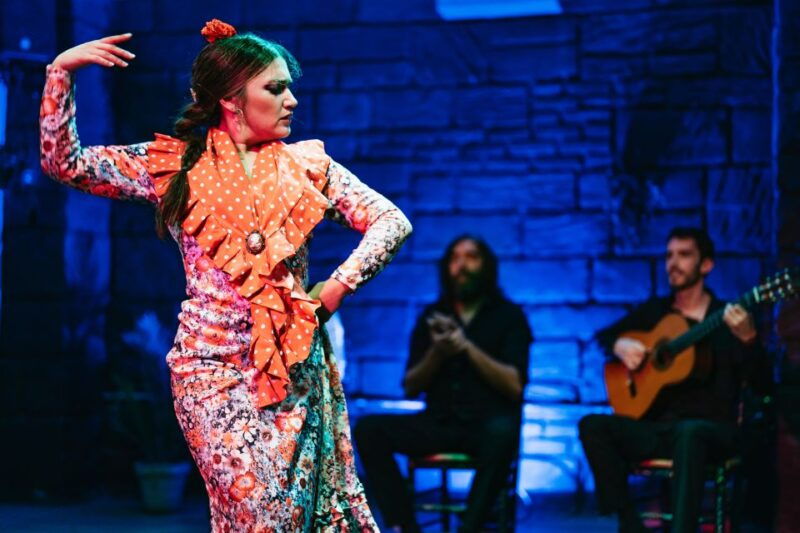 seville-baraka-sala-flamenca-show-with-drink-in-triana