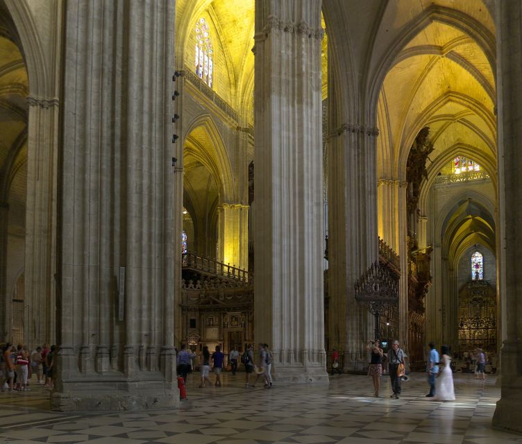 seville-cathedral-and-giralda-tower-guided-tour-and-tickets-2