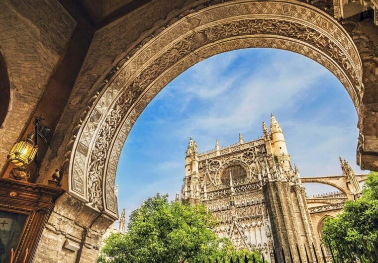 seville-cathedral-and-giralda-tower-guided-tour-and-tickets