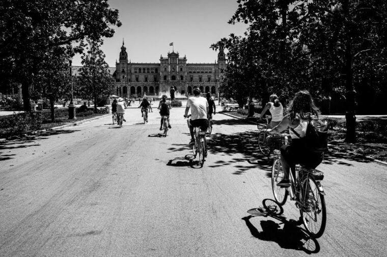 seville-city-sightseeing-and-local-culture-bike-tour