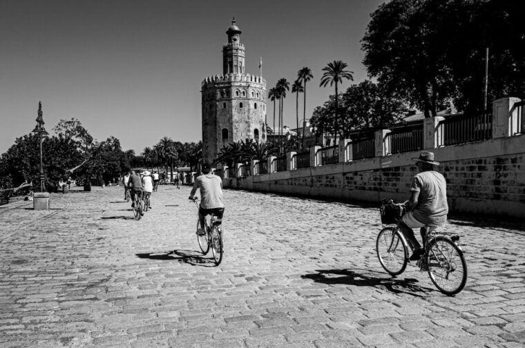 seville-city-sightseeing-and-local-culture-bike-tour
