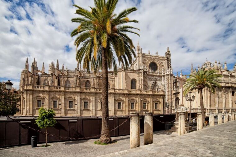 seville-city-sightseeing-hop-on-hop-off-bus-tour