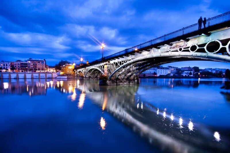Seville Essential Night Tour - Illuminated Monuments and Historic Sites