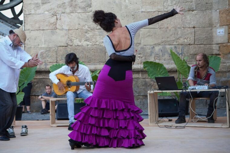 seville-flamenco-2-x-1-flamenco-tour-dance-class