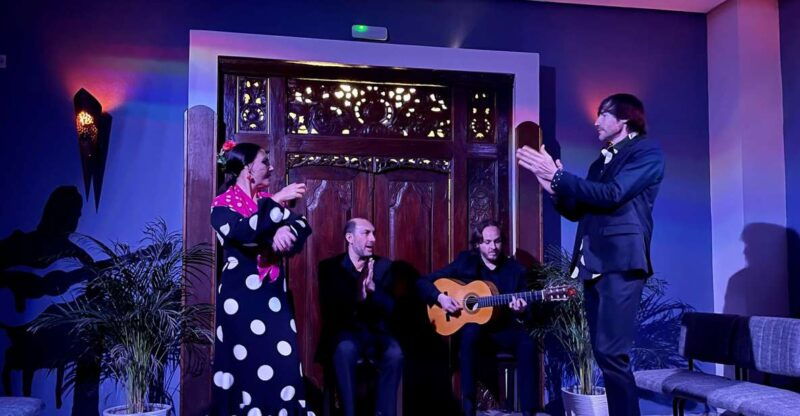 seville-flamenco-show-at-tablao-almoraima-in-triana