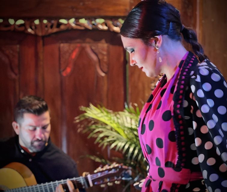 seville-flamenco-show-at-tablao-almoraima-in-triana