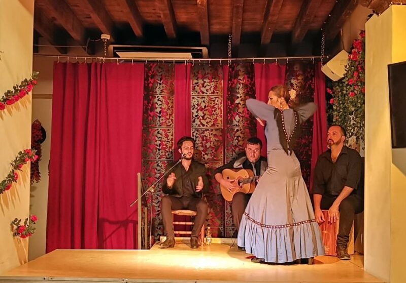 seville-flamenco-show-at-tablao-flamenco-andalusi