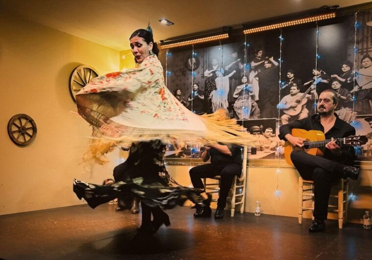 seville-flamenco-show-at-tablao-la-cantaora