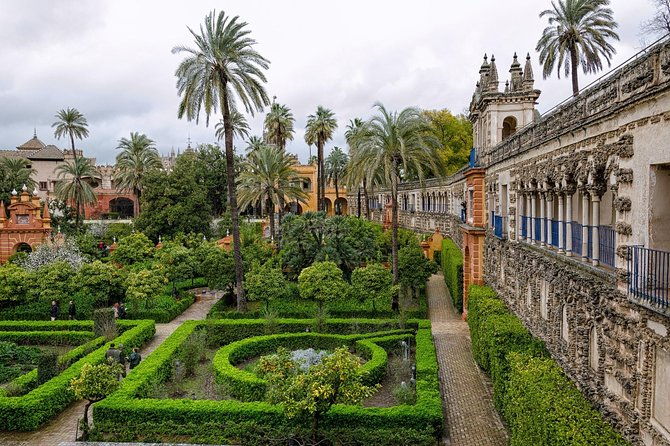 seville-guided-tour-into-alcazar-and-cathedral-skip-the-line