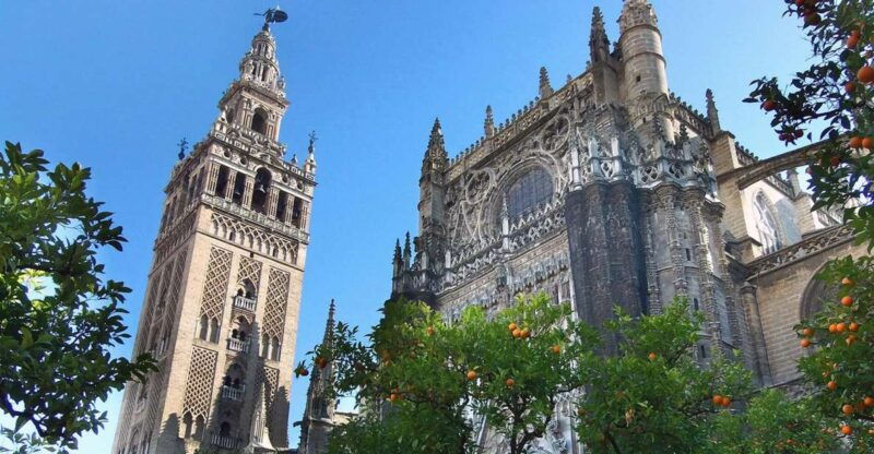 seville-guided-tour-with-cathedral-giralda-entrance