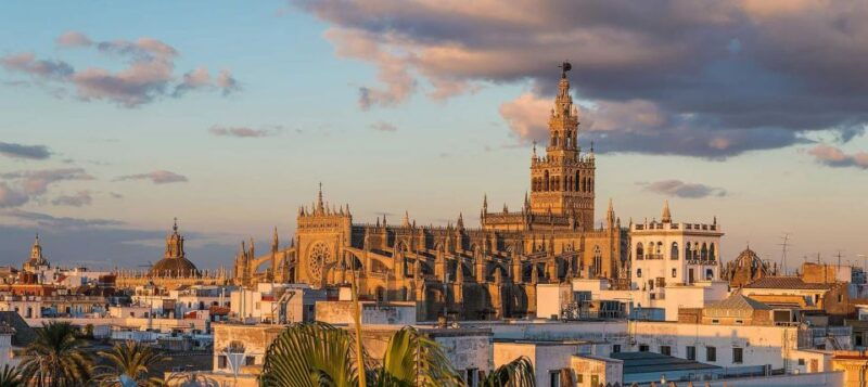 seville-guided-tour-with-cathedral-giralda-entrance