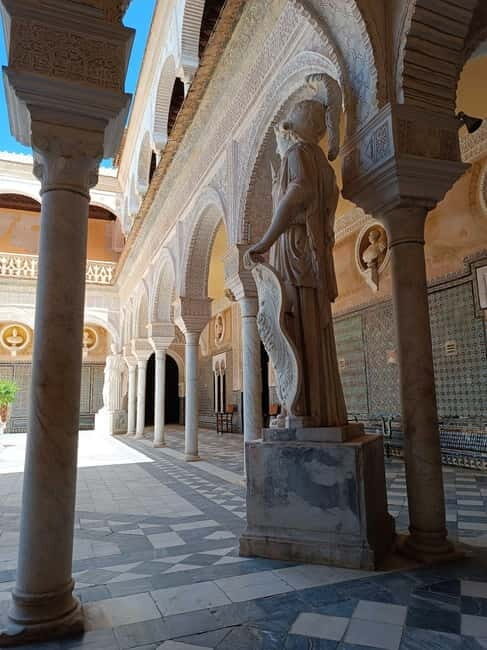 Seville: Guided visit of the Casa de Pilatos with entrance tickets - Key Points