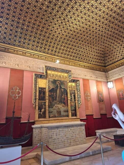 Seville: Guided visit to the Alcázar, Cathedral and Giralda - Starting Point and Group Dynamics