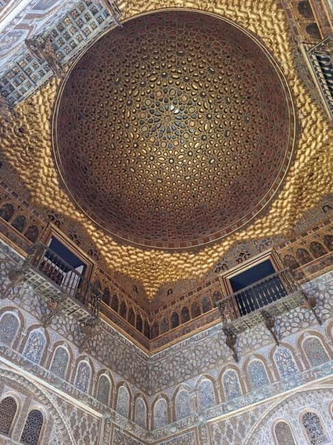 Seville: Guided visit to the Alcázar, Cathedral and Giralda - Value for Money