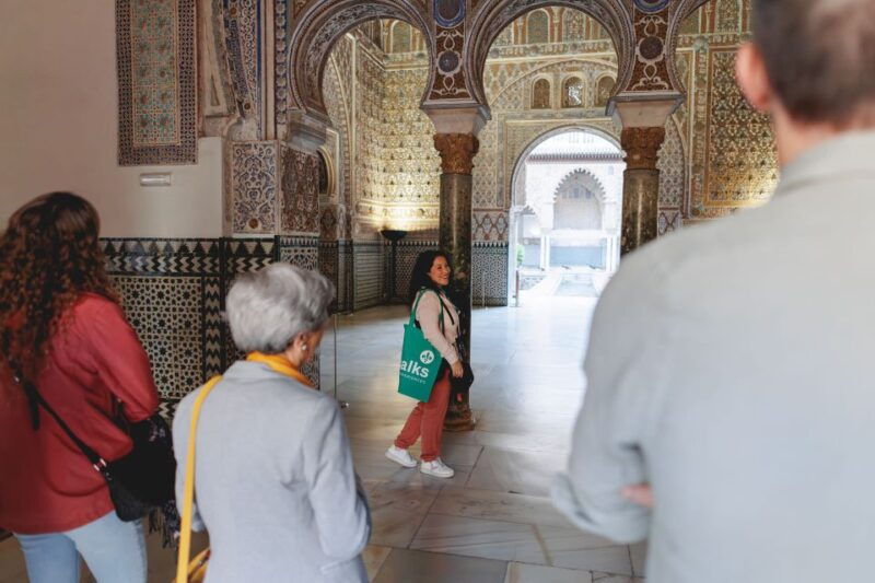 seville-guided-walking-tour-with-alcazar-cathedral-access
