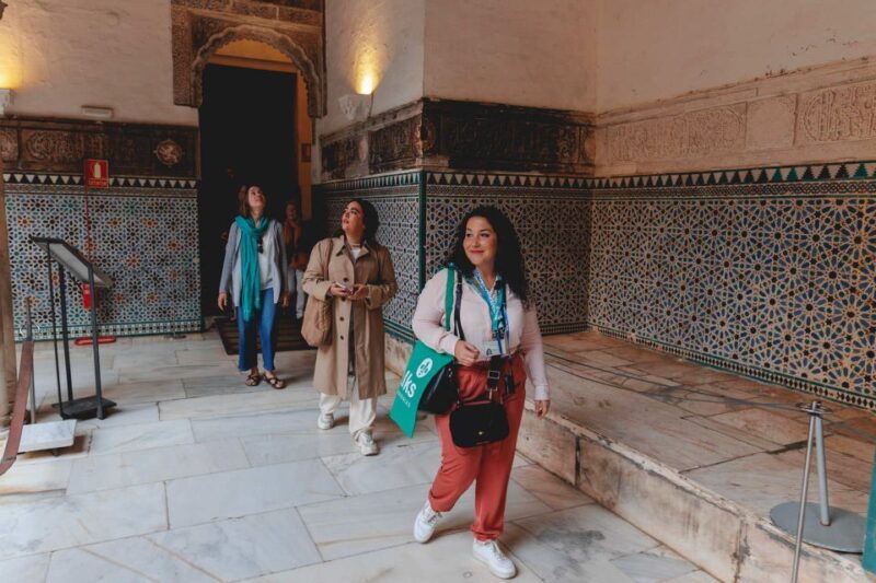 seville-guided-walking-tour-with-alcazar-cathedral-access