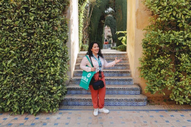 seville-guided-walking-tour-with-alcazar-cathedral-access