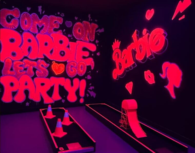 seville-indoor-uv-18-hole-minigolf-experience