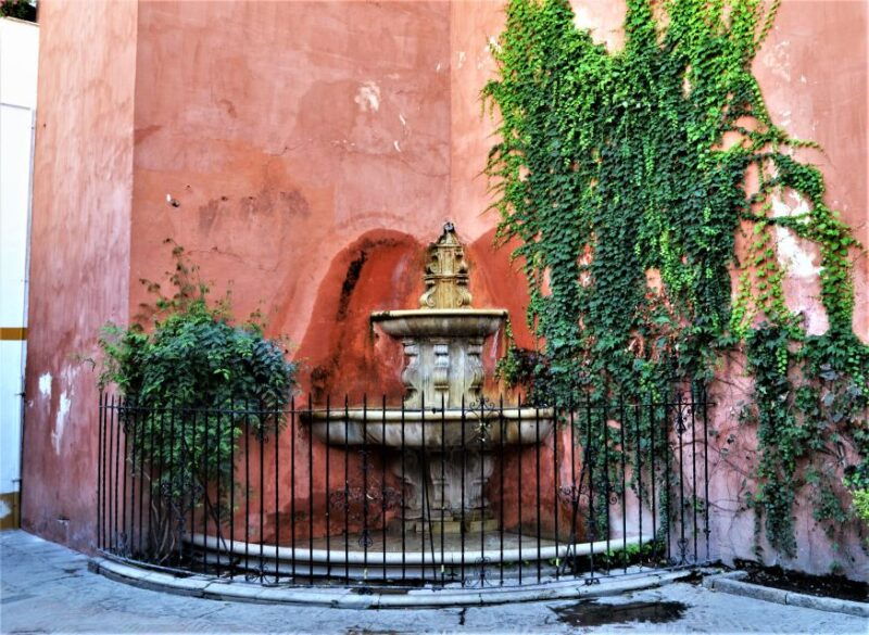 seville-plaza-de-toros-and-barrio-santa-cruz-tour