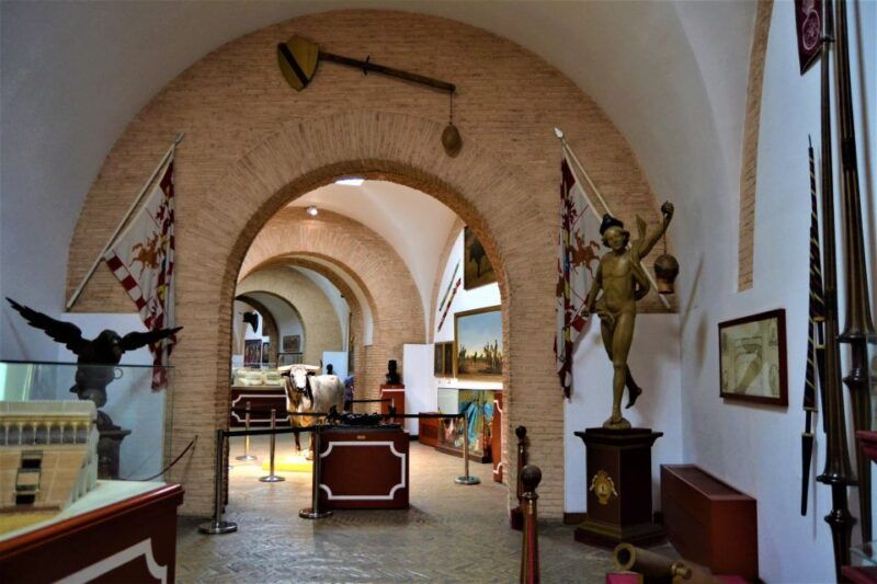 seville-plaza-de-toros-and-barrio-santa-cruz-tour