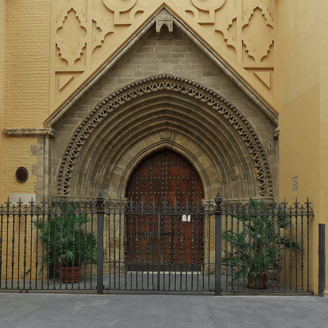 seville-tiny-group-triana-iconic-neighborhood-walking-tour