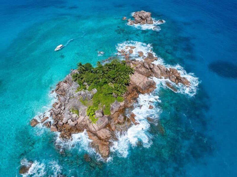 Seychelles: St Pierre and Curieuse Catamaran Tour with Lunch - The Crew and Atmosphere