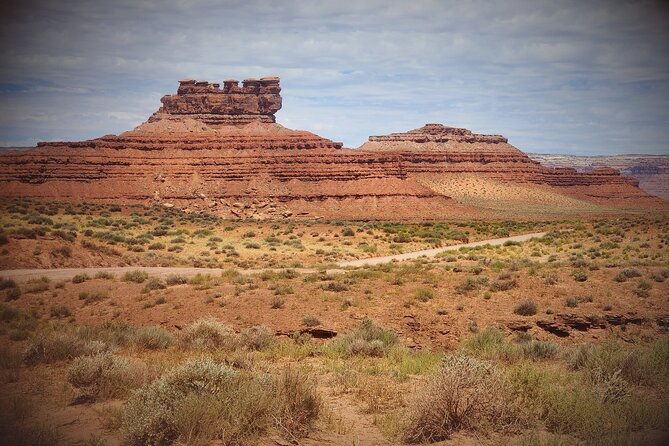 shaka-guide-road-to-monument-valley-in-arizona
