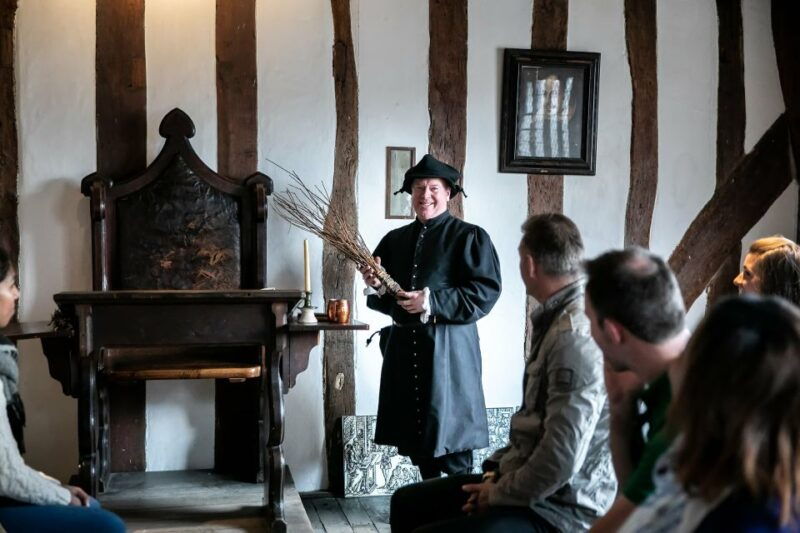 shakespeares-schoolroom-and-guildhall-entrance-tickets
