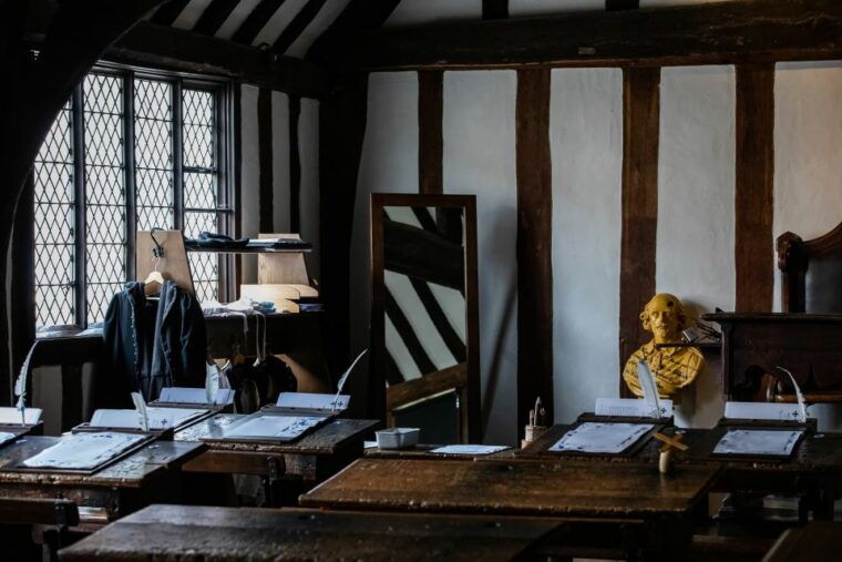 shakespeares-schoolroom-and-guildhall-entrance-tickets