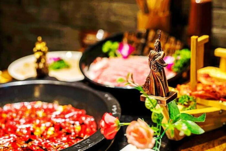 shanghai-by-night-amazing-river-cruise-and-hot-pot-dinning