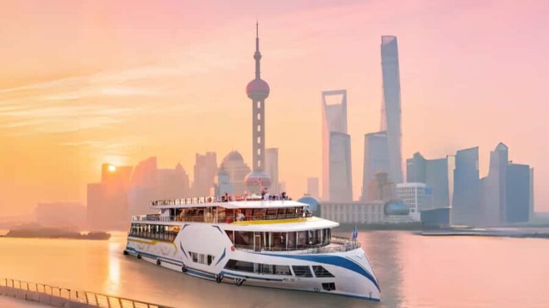 Shanghai Cruise Lights Panorama:Historic Bund &Modern Towers - Key Points