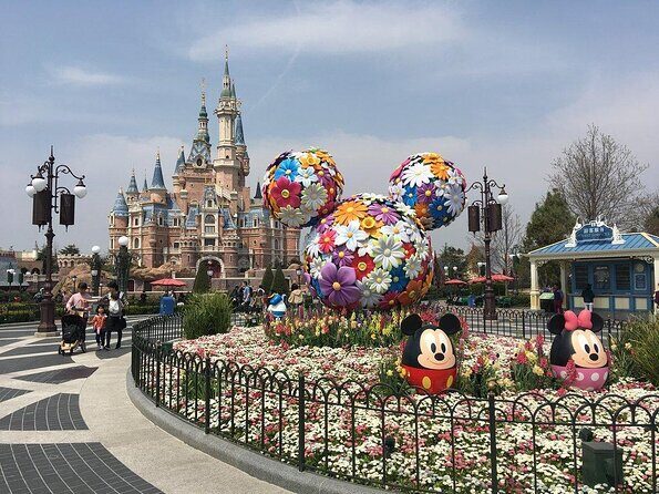 Shanghai Disneyland To Shanghai hotels:Private with Meet & Greet Service - Why Choose This Transfer from Disneyland?