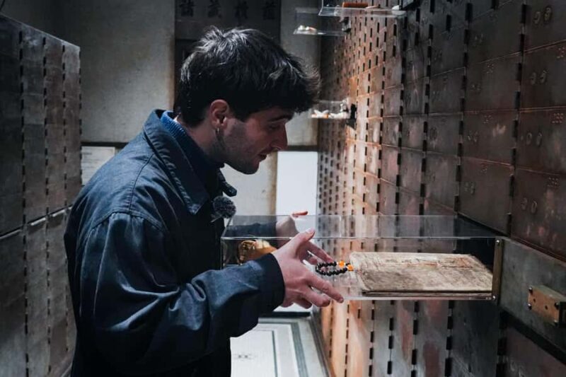 Shanghai: Finance tour a history stroll along the Bund - Who is this tour best suited for?