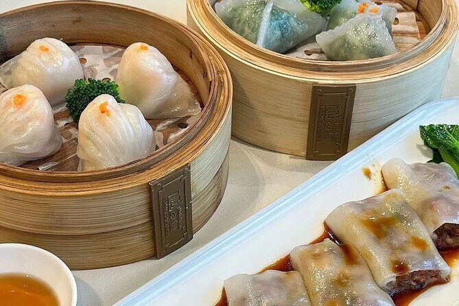 Shanghai Guide take you to eat at hidden street food restaurants. - An In-Depth Look at the Foodie Adventure