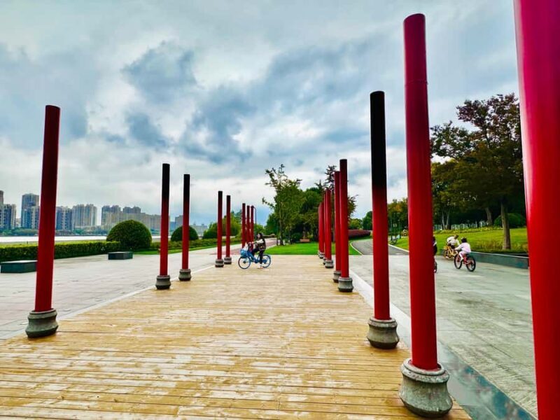 Shanghai Half-Day Bike Tour along East Bank of Huangpu River - Key Points