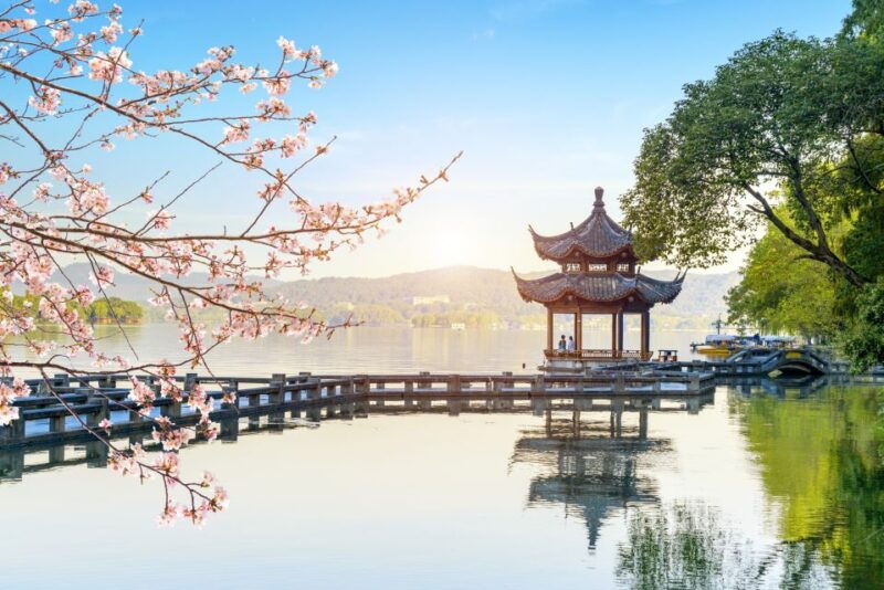 shanghai-private-guided-tour-to-hangzhou-by-bullet-train
