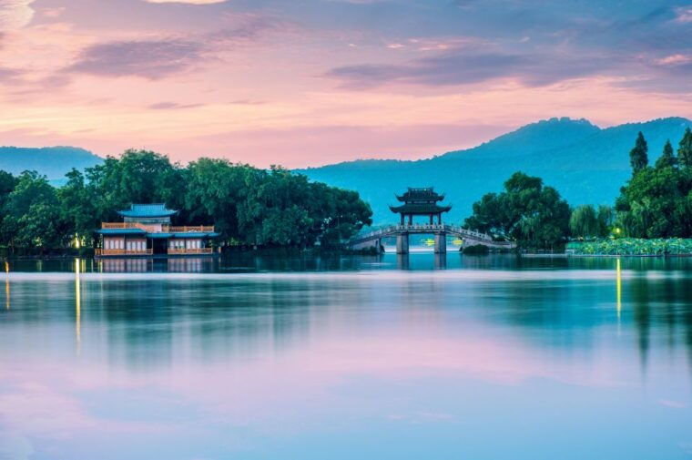shanghai-private-guided-tour-to-hangzhou-by-bullet-train