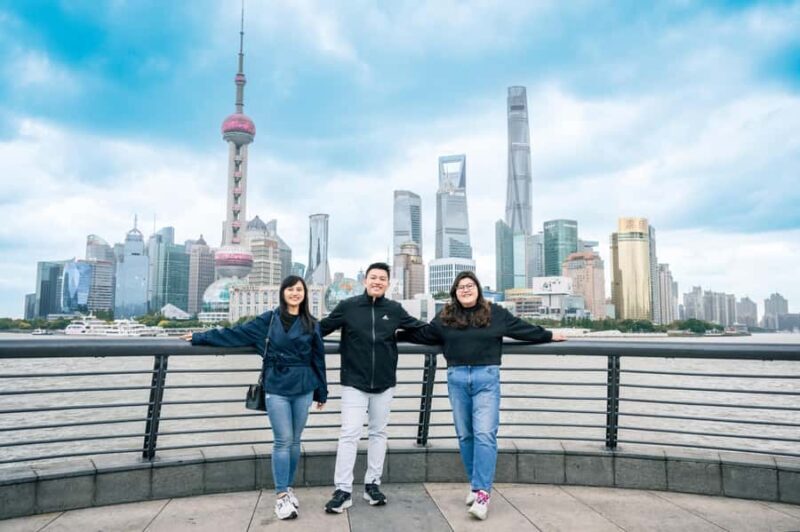 Shanghai: Professional Photoshoot Walking Tour - Key Points