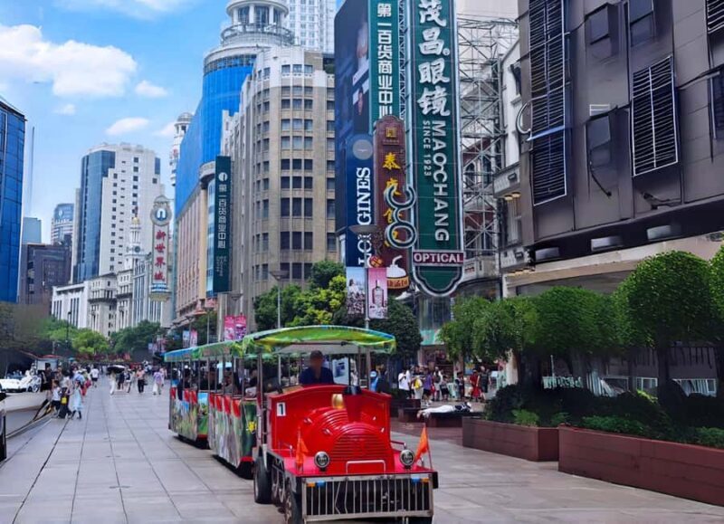 Shanghai: The Bund & Lujiazui Sighting Tunnel Guided Tour - The Iconic Bund and Riverfront Views