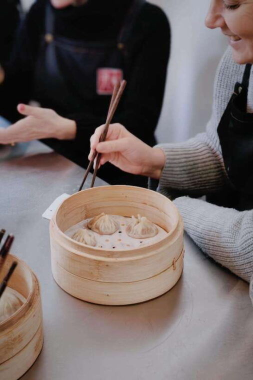 shanghaiart-steamed-dumpling-making-in-shanghai-style-lane