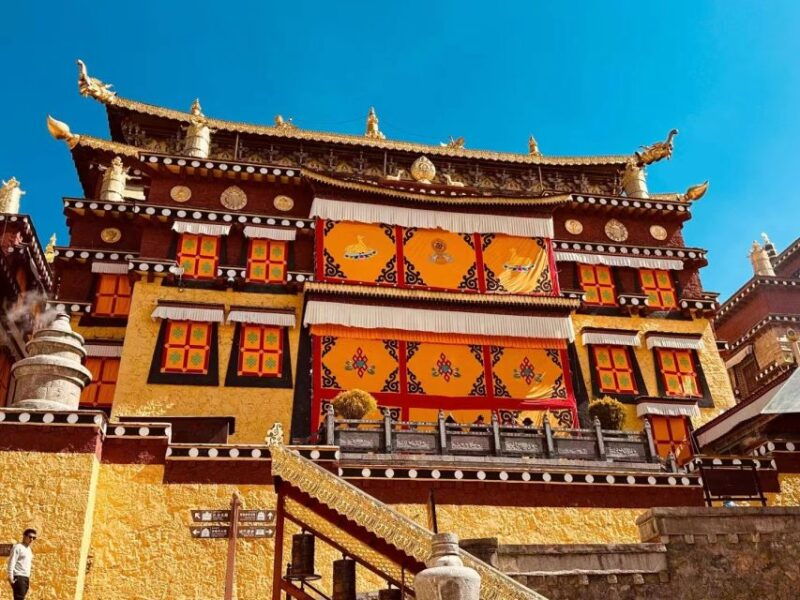 shangri-la-area-private-day-tour