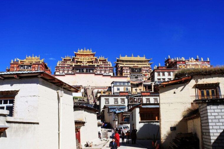 shangri-la-area-private-day-tour