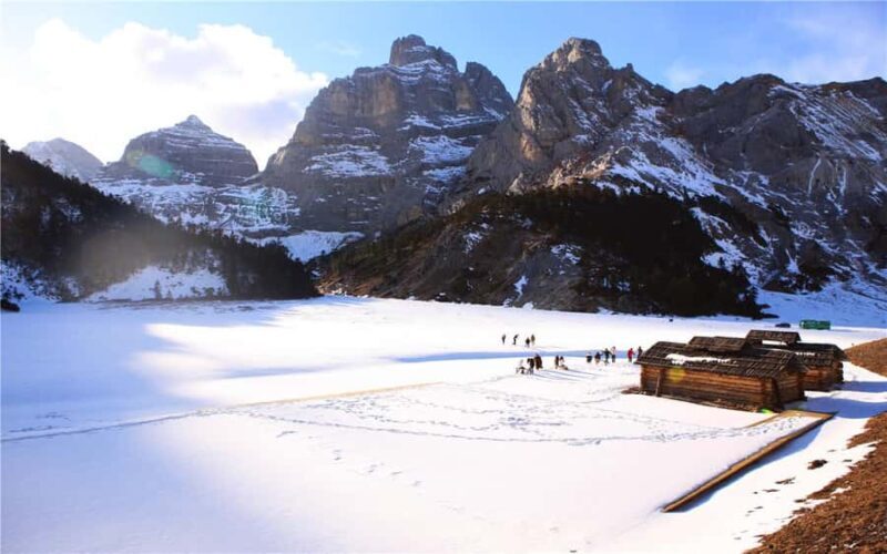 Shangri-La: Private Customizable Tour - Wandering through Dukezong Ancient Town